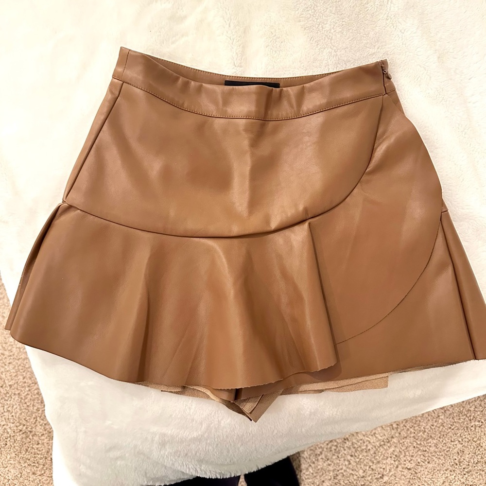 DO+BE brown leather skort sz small